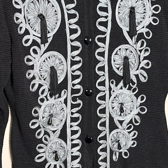 VINTAGE BLOOMINGDALE’S black/gray tassel & appliqué ribbed cardigan size medium - Picture 3 of 6